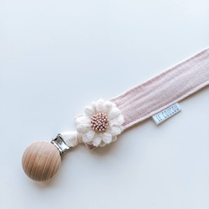 Zawieszka do smoczka z kwiatuszkiem - róż