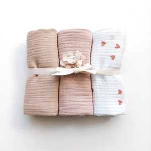 Zestaw 3 pieluszek - serduszka róż