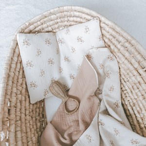 Muślinowy kocyk - różyczki
