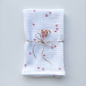 Pieluszka muślinowa - serduszka róż